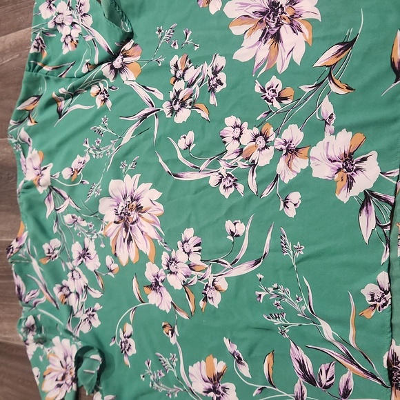 EUC MAURICES 4X FLORAL GREEN BLOUSE - Picture 5 of 5